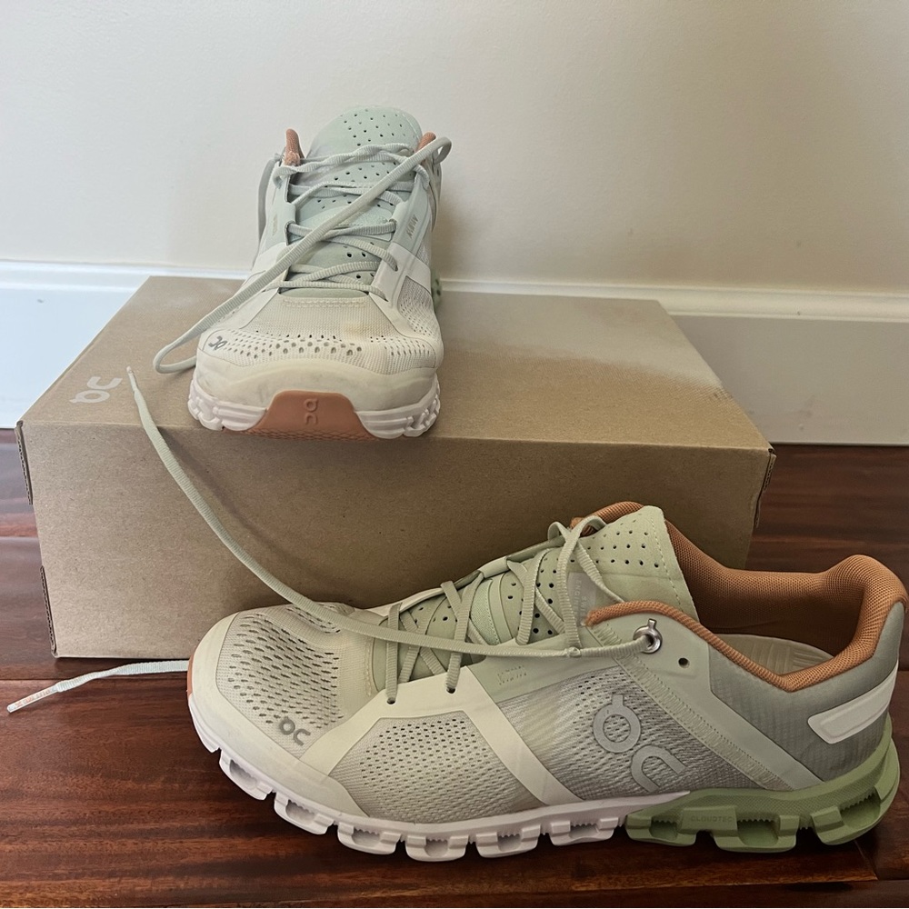 On cloud tennis shoes